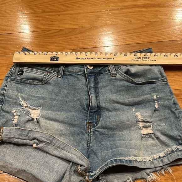 Kancan distress jeans shorts size 9/28. - Picture 5 of 9
